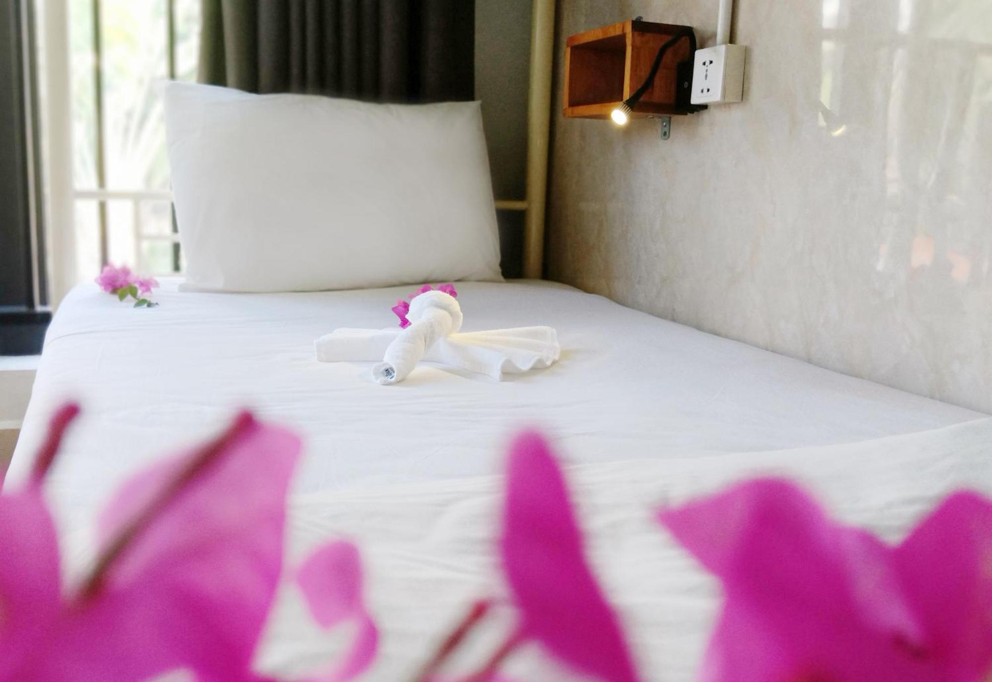Bed Station Hostel & Pool Bar Hoi An " Former Sunflower" المظهر الخارجي الصورة